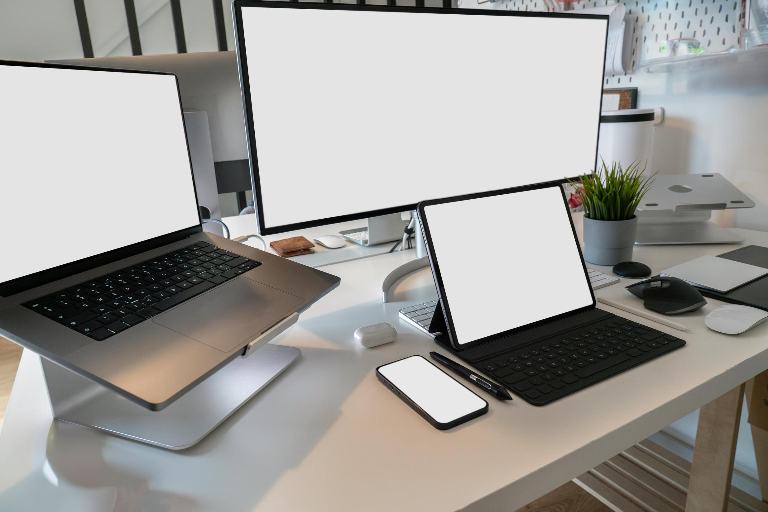 Moniteur Dell UltraSharp 32 pouces 6K vs Apple Studio Display